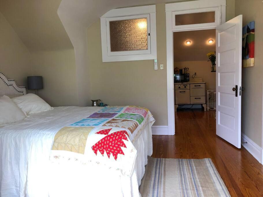 New! Apartment In Historic Mansion. Location! Views! DEN Exterior foto