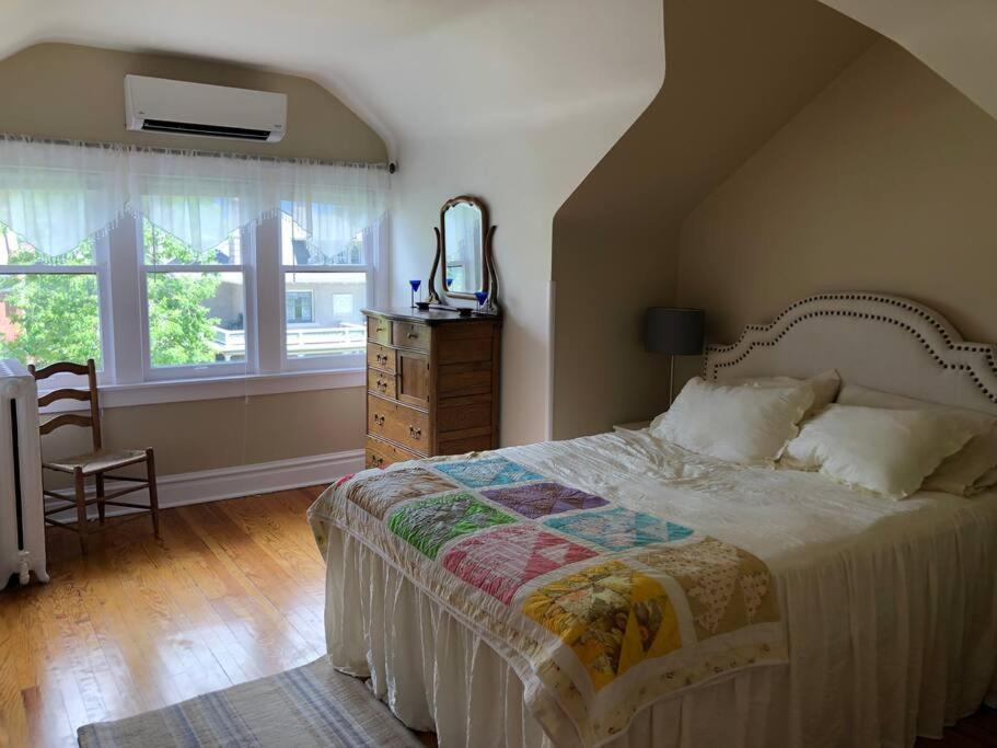 New! Apartment In Historic Mansion. Location! Views! DEN Exterior foto